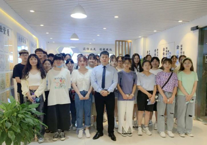  走出課堂 走進企業 | 河南財政金融學院應屆畢業生走進榮盛耐材參觀學習